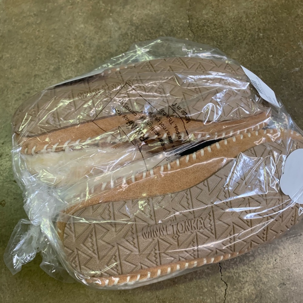NEW Minnetonka Carolina Clog Slippers 7 - Picture 3 of 3